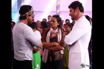 Shah Rukh Khan Meets Mahesh Babu